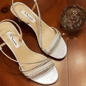 Nina New York Womens 8M White/Silver Sparkly Heel